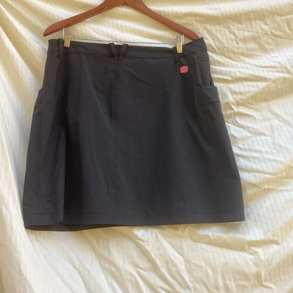 Sherpa outdoor Classic Black Mini Skirt, size 14 - Picture 9 of 9